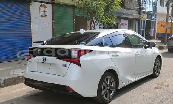 কেনা ব্যবহৃত Toyota prius s touring selection Pearl গাড়ী মধ্যে ঢাকা মধ্যে Dhaka কেনা ব্যবহৃত Toyota prius s touring selection Pearl গাড়ী মধ্যে ঢাকা মধ্যে Dhaka