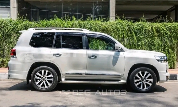 Buy Used Toyota Land Cruiser in Baniachang, Habiganj Buy Used Toyota Land Cruiser in Baniachang, Habiganj