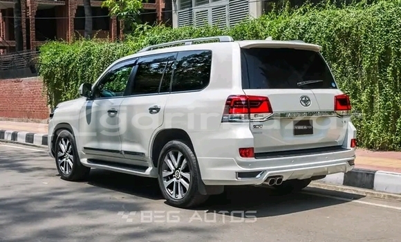 Buy Used Toyota Land Cruiser in Baniachang, Habiganj Buy Used Toyota Land Cruiser in Baniachang, Habiganj