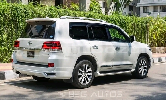 Buy Used Toyota Land Cruiser in Baniachang, Habiganj Buy Used Toyota Land Cruiser in Baniachang, Habiganj