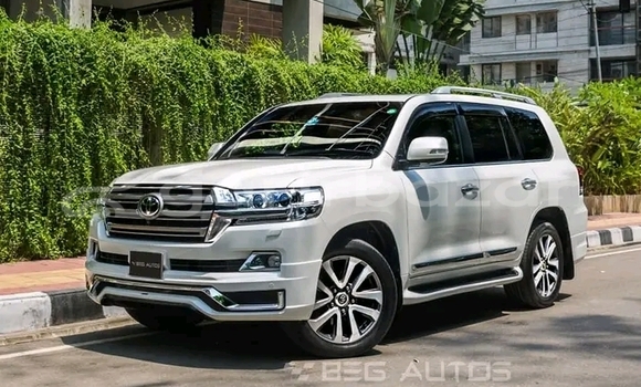 Buy Used Toyota Land Cruiser in Baniachang, Habiganj Buy Used Toyota Land Cruiser in Baniachang, Habiganj