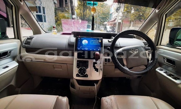 Buy Used 2017 Toyota Noah in Dhaka, Dhaka Buy Used 2017 Toyota Noah in Dhaka, Dhaka