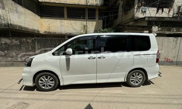 Buy Used 2018 Toyota Noah in Dhaka, Dhaka Buy Used 2018 Toyota Noah in Dhaka, Dhaka