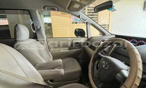 Buy Used 2018 Toyota Noah in Dhaka, Dhaka Buy Used 2018 Toyota Noah in Dhaka, Dhaka