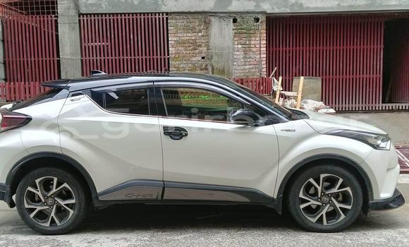 Buy Used 2017 Toyota C-HR in Dhaka, Dhaka Buy Used 2017 Toyota C-HR in Dhaka, Dhaka