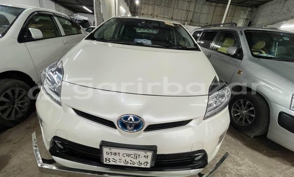 Buy Used 2014 Toyota prius in Dhaka, Dhaka Buy Used 2014 Toyota prius in Dhaka, Dhaka