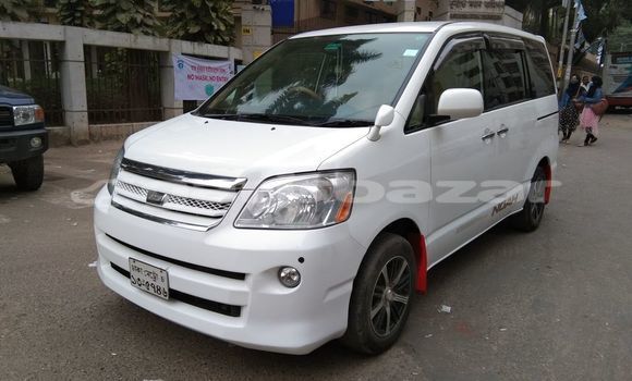 Buy Used 2005 Toyota Noah in Dhaka, Dhaka Buy Used 2005 Toyota Noah in Dhaka, Dhaka