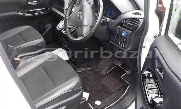 Buy Used 2018 Toyota Noah in Dhaka, Dhaka Buy Used 2018 Toyota Noah in Dhaka, Dhaka