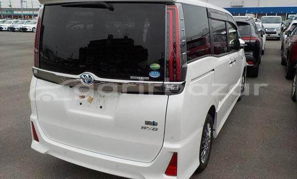 Buy Used 2018 Toyota Noah in Dhaka, Dhaka Buy Used 2018 Toyota Noah in Dhaka, Dhaka