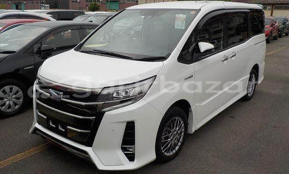Buy Used 2018 Toyota Noah in Dhaka, Dhaka Buy Used 2018 Toyota Noah in Dhaka, Dhaka
