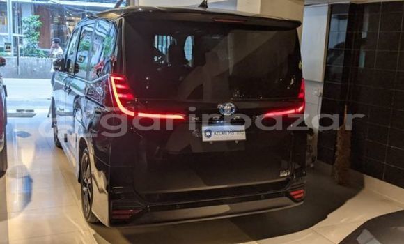 Buy Used 2022 Toyota Noah in Dhaka, Dhaka Buy Used 2022 Toyota Noah in Dhaka, Dhaka