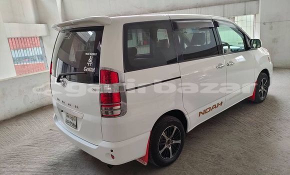 Buy Used 2005 Toyota Noah in Dhaka, Dhaka Buy Used 2005 Toyota Noah in Dhaka, Dhaka
