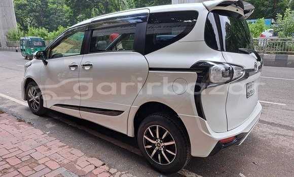 Buy Used 2019 Toyota Sienta in Dhaka, Dhaka Buy Used 2019 Toyota Sienta in Dhaka, Dhaka