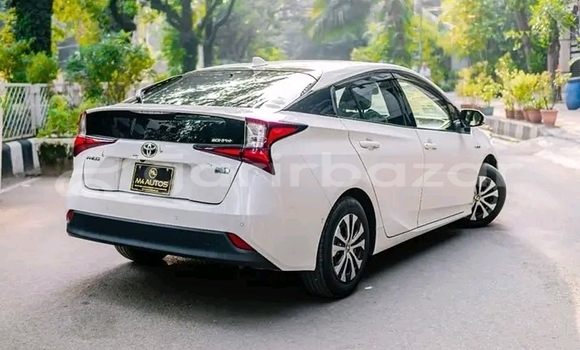 Buy Used Toyota Prius in Baniachang, Habiganj Buy Used Toyota Prius in Baniachang, Habiganj