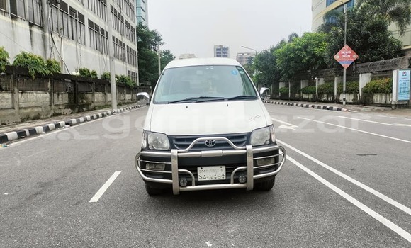 Buy Used 2015 Toyota Noah in Dhaka, Dhaka Buy Used 2015 Toyota Noah in Dhaka, Dhaka