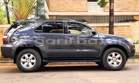 Buy Used 2009 Toyota Fortuner in Dhaka, Dhaka Buy Used 2009 Toyota Fortuner in Dhaka, Dhaka