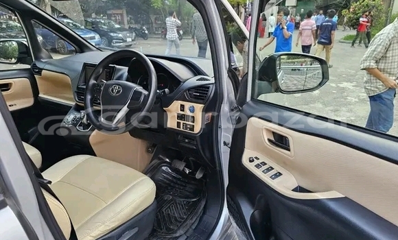 Buy Used Toyota Noah in Bajitpur, Kishorganj Buy Used Toyota Noah in Bajitpur, Kishorganj