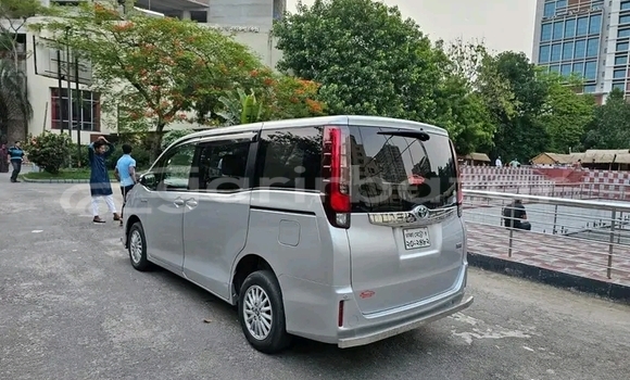 Buy Used Toyota Noah in Bajitpur, Kishorganj Buy Used Toyota Noah in Bajitpur, Kishorganj