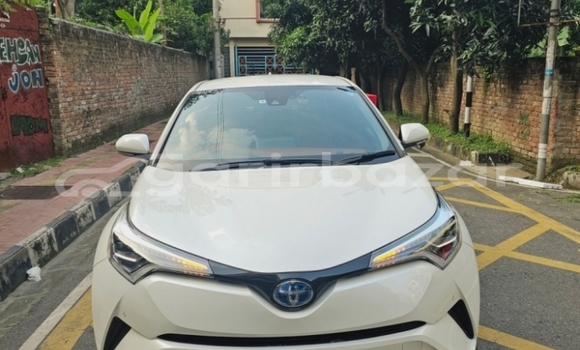 কেনা আমদানি Toyota CHR Pearl গাড়ী মধ্যে ঢাকা মধ্যে Dhaka