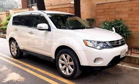 Buy Used 2010 Mitsubishi outlandar in Dhaka, Dhaka Buy Used 2010 Mitsubishi outlandar in Dhaka, Dhaka