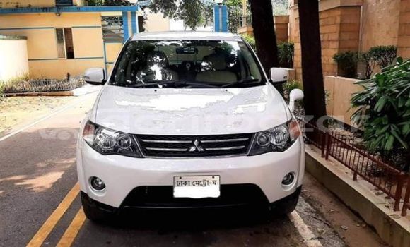 Buy Used 2010 Mitsubishi outlandar in Dhaka, Dhaka Buy Used 2010 Mitsubishi outlandar in Dhaka, Dhaka