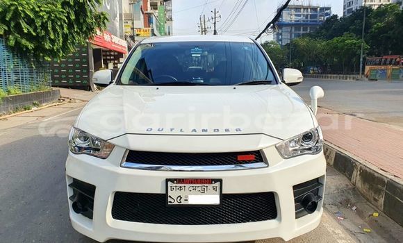 কেনা ব্যবহৃত Mitsubishi outlandar White গাড়ী মধ্যে ঢাকা মধ্যে Dhaka কেনা ব্যবহৃত Mitsubishi outlandar White গাড়ী মধ্যে ঢাকা মধ্যে Dhaka