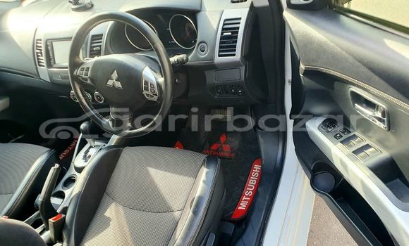 কেনা ব্যবহৃত Mitsubishi outlandar White গাড়ী মধ্যে ঢাকা মধ্যে Dhaka কেনা ব্যবহৃত Mitsubishi outlandar White গাড়ী মধ্যে ঢাকা মধ্যে Dhaka