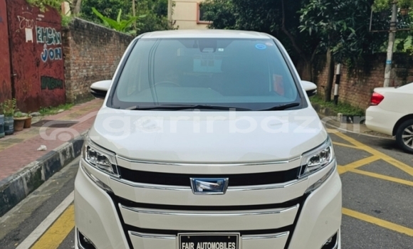 কেনা আমদানি Toyota noah g Pearl গাড়ী মধ্যে ঢাকা মধ্যে Dhaka
