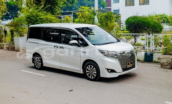 Buy Used 2019 Toyota Esquire in Dhaka, Dhaka Buy Used 2019 Toyota Esquire in Dhaka, Dhaka