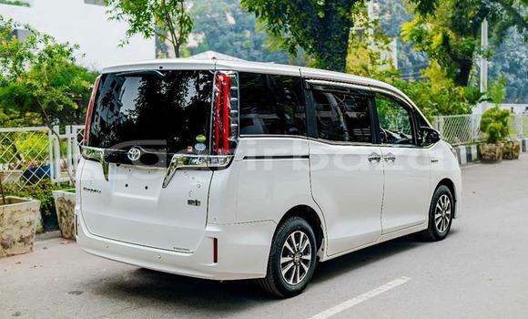 Buy Used 2019 Toyota Esquire in Dhaka, Dhaka Buy Used 2019 Toyota Esquire in Dhaka, Dhaka