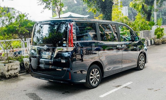 Buy Used 2019 Toyota Esquire in Dhaka, Dhaka Buy Used 2019 Toyota Esquire in Dhaka, Dhaka