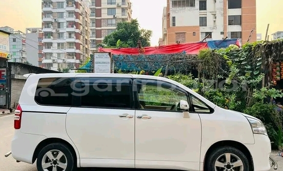 কেনা ব্যবহৃত Toyota Noah White গাড়ী মধ্যে বান্দরবান মধ্যে Bandarban কেনা ব্যবহৃত Toyota Noah White গাড়ী মধ্যে বান্দরবান মধ্যে Bandarban