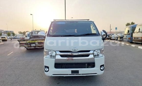 Buy Used 2020 Toyota Hiace in Dhaka, Dhaka Buy Used 2020 Toyota Hiace in Dhaka, Dhaka