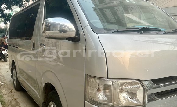 কিনুন ব্যবহৃত Toyota গাড়ী