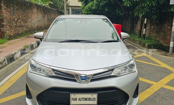 কেনা আমদানি Toyota axio hybrid x Silver গাড়ী মধ্যে ঢাকা মধ্যে Dhaka