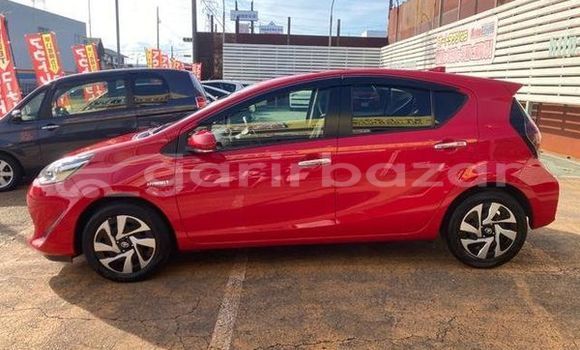 কেনা ব্যবহৃত Toyota Aqua Red গাড়ী মধ্যে ঢাকা মধ্যে Dhaka