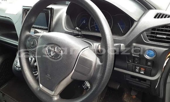 Buy Used 2019 Toyota Noah in Dhaka, Dhaka Buy Used 2019 Toyota Noah in Dhaka, Dhaka