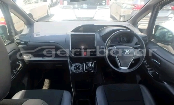 Buy Used Toyota Noah in Baniachang, Habiganj Buy Used Toyota Noah in Baniachang, Habiganj