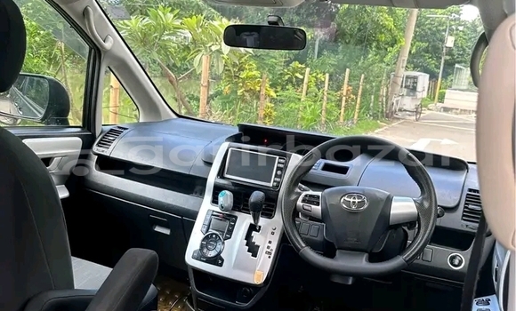 Buy Used Toyota Noah in Baniachang, Habiganj Buy Used Toyota Noah in Baniachang, Habiganj