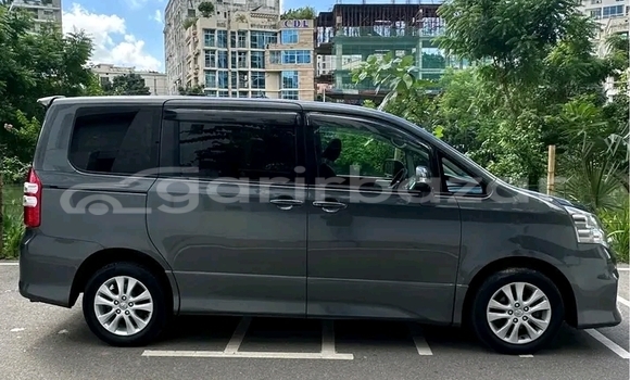 Buy Used Toyota Noah in Baniachang, Habiganj Buy Used Toyota Noah in Baniachang, Habiganj