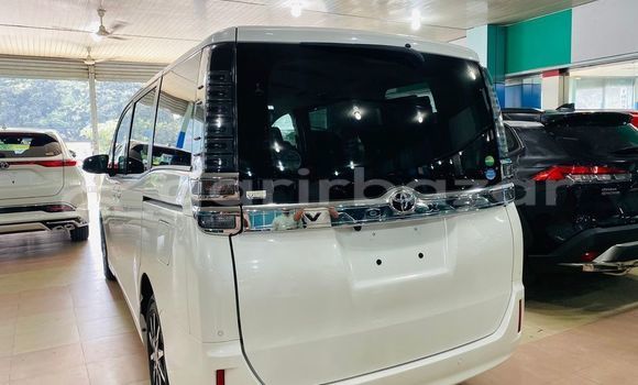 Buy Used 2019 Toyota Voxy in Dhaka, Dhaka Buy Used 2019 Toyota Voxy in Dhaka, Dhaka