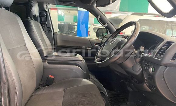 Buy Used 2019 Toyota Hiace in Dhaka, Dhaka Buy Used 2019 Toyota Hiace in Dhaka, Dhaka