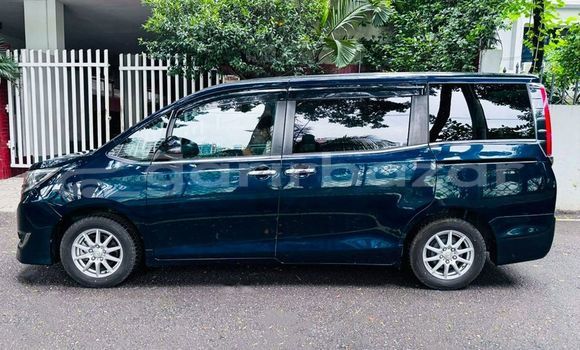 কেনা ব্যবহৃত Toyota Esquire Blue গাড়ী মধ্যে ঢাকা মধ্যে Dhaka কেনা ব্যবহৃত Toyota Esquire Blue গাড়ী মধ্যে ঢাকা মধ্যে Dhaka