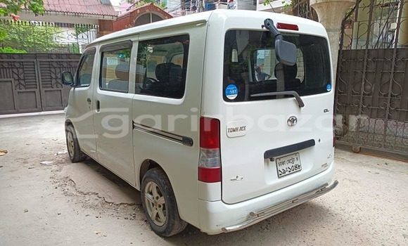 Buy Used 2011 Toyota TownAce in Dhaka, Dhaka Buy Used 2011 Toyota TownAce in Dhaka, Dhaka