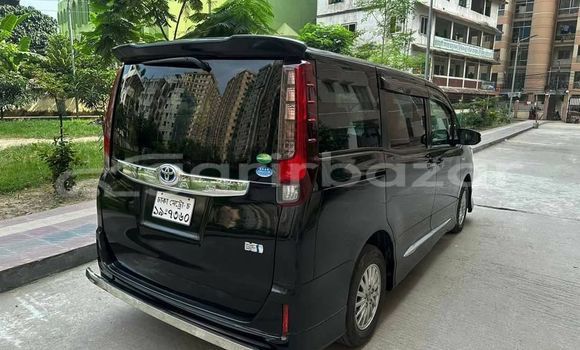 Buy Used 2014 Toyota Noah in Dhaka, Dhaka Buy Used 2014 Toyota Noah in Dhaka, Dhaka