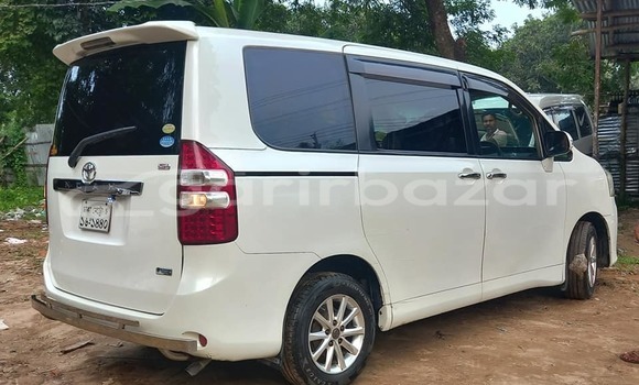 Buy Used 2020 Toyota Noah in Dhaka, Dhaka Buy Used 2020 Toyota Noah in Dhaka, Dhaka