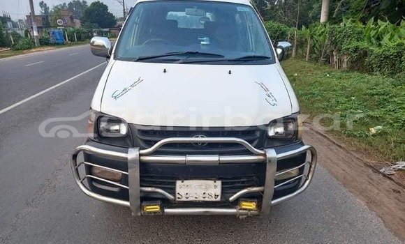 Buy Used 2015 Toyota Noah in Dhaka, Dhaka Buy Used 2015 Toyota Noah in Dhaka, Dhaka