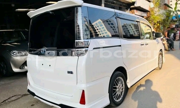 কেনা ব্যবহৃত Toyota Voxy White গাড়ী মধ্যে অভয়নগর মধ্যে Jessor কেনা ব্যবহৃত Toyota Voxy White গাড়ী মধ্যে অভয়নগর মধ্যে Jessor