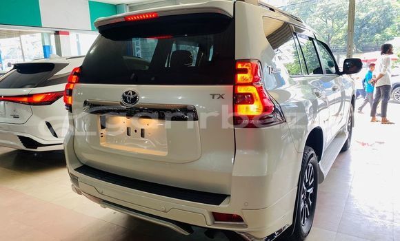 কেনা ব্যবহৃত Toyota land cruiser-prado White গাড়ী মধ্যে ঢাকা মধ্যে Dhaka কেনা ব্যবহৃত Toyota land cruiser-prado White গাড়ী মধ্যে ঢাকা মধ্যে Dhaka