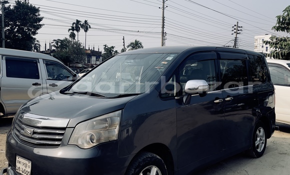 কিনুন ব্যবহৃত Toyota গাড়ী